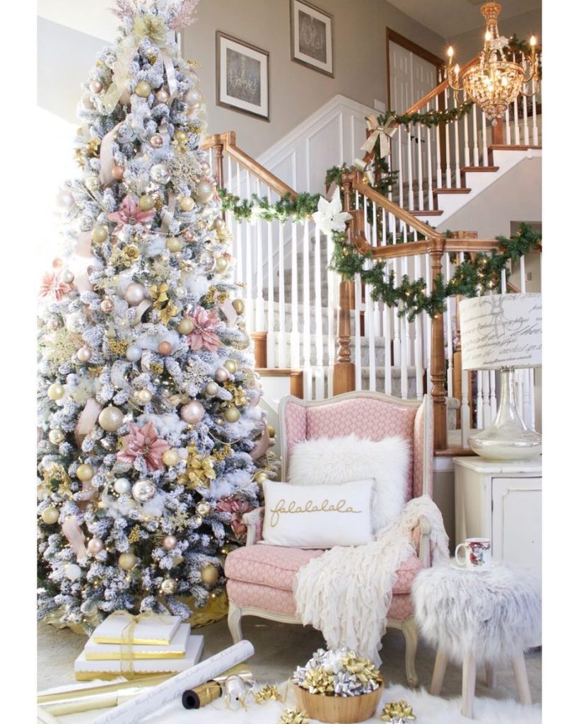 Blush pink christmas decor @kimk.styledwithlace Blush pink christmas decor @kimk.styledwithlace
