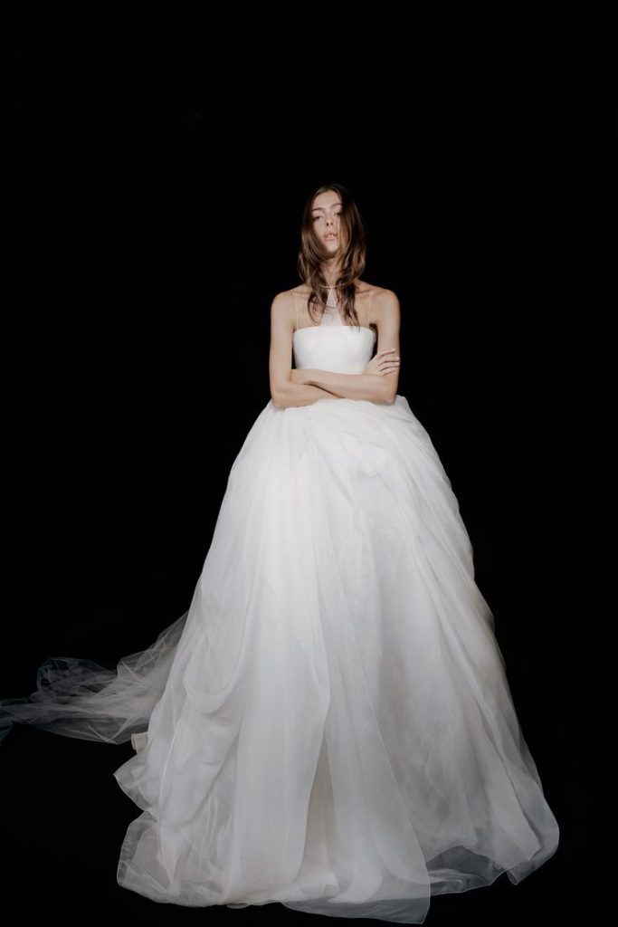 15 Elegant White Wedding Dresses — photo 10 15 Elegant White Wedding Dresses — photo 10