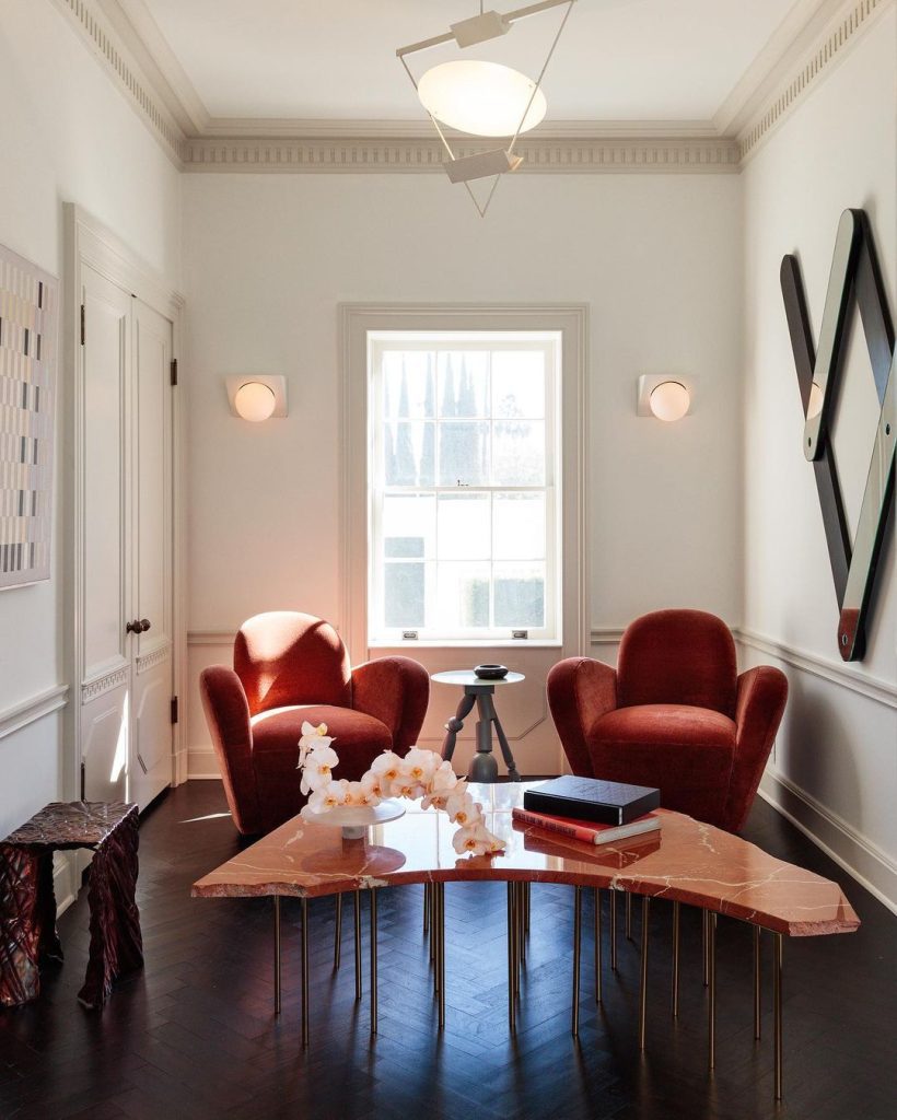 Intimate contemporary space Intimate contemporary space