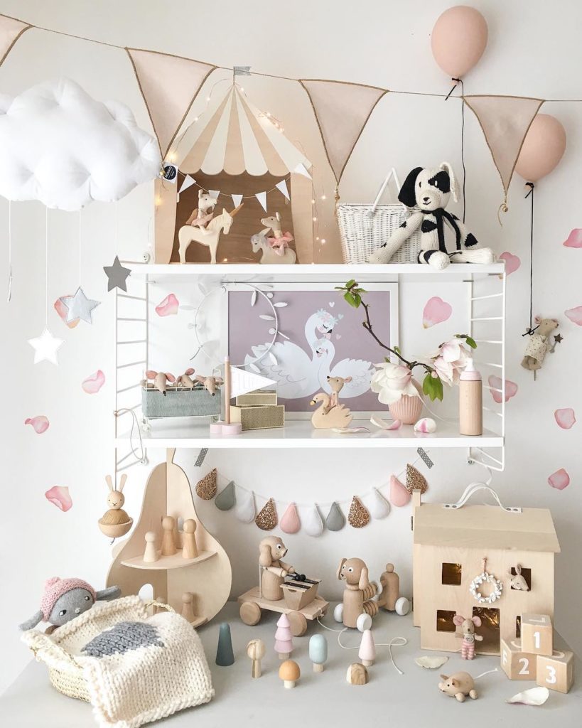 Shelf ideas in a nursery room @misstiptop Shelf ideas in a nursery room @misstiptop