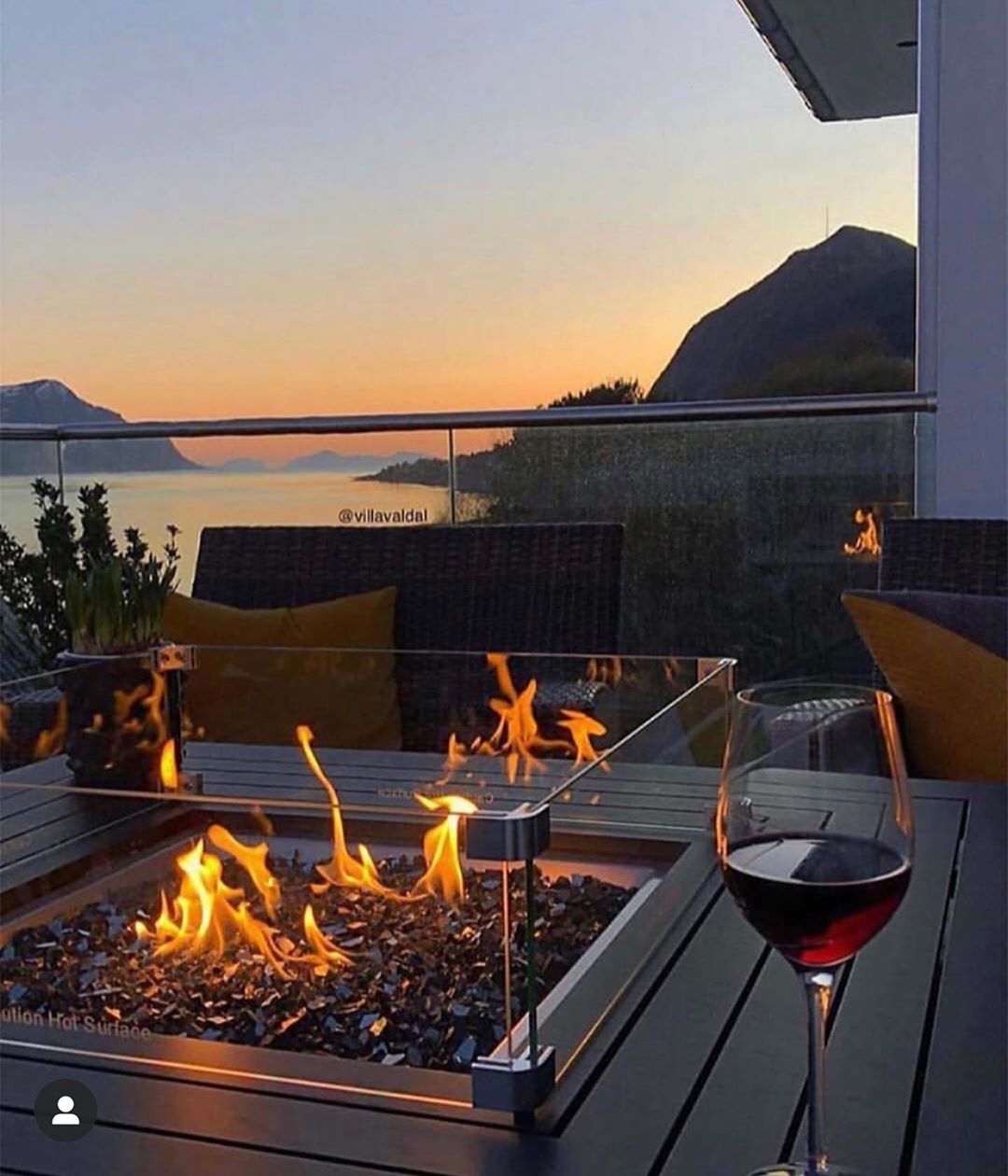 Modern Backyard Designs with Fire pit Modern Backyard Designs with Fire pit