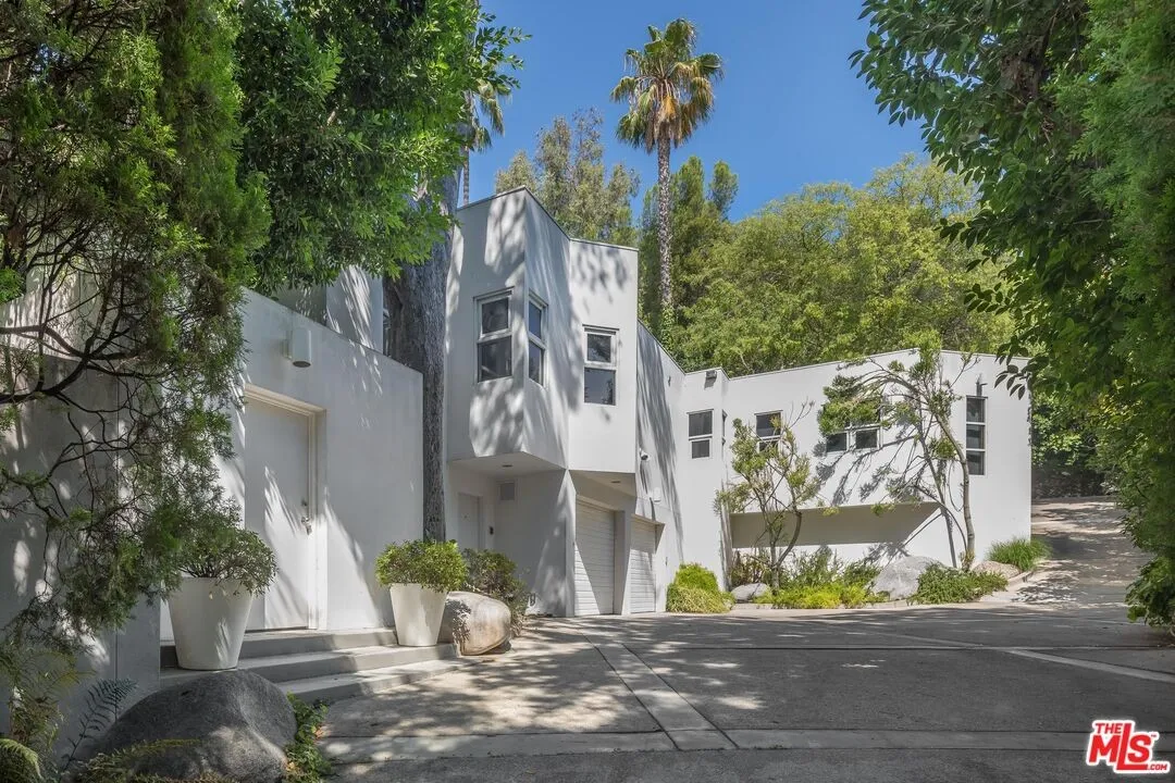 Warm summer? 10 big houses with pool in California. Warm summer? 10 big houses with pool in California.