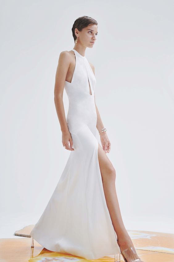 15 Elegant White Wedding Dresses — photo 9 15 Elegant White Wedding Dresses — photo 9