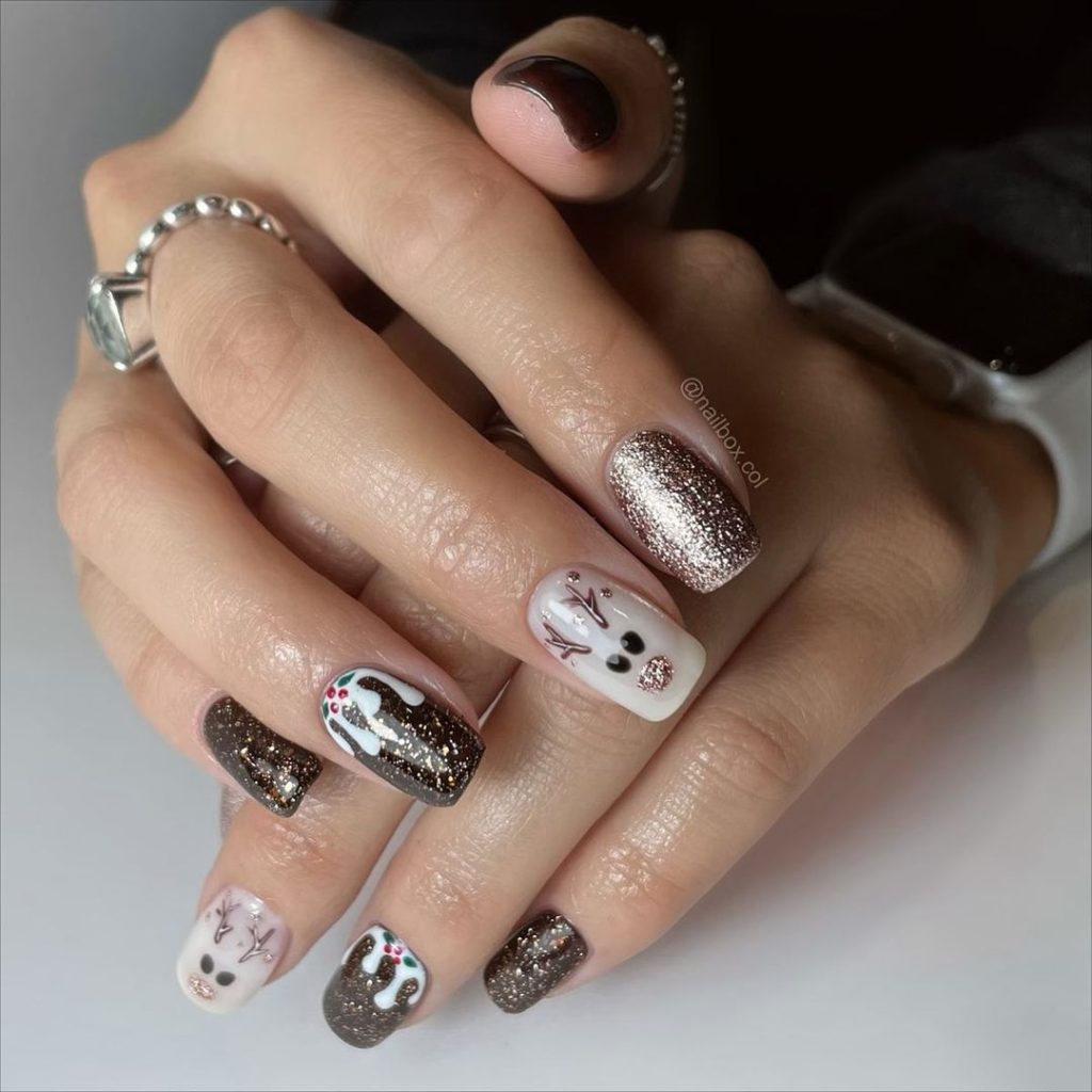 Cute Glitter Reindeer Nails Cute Glitter Reindeer Nails