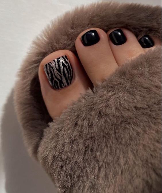 25 Pretty & Stylish Pedicure Designs for Summer — photo 19 25 Pretty & Stylish Pedicure Designs for Summer — photo 19