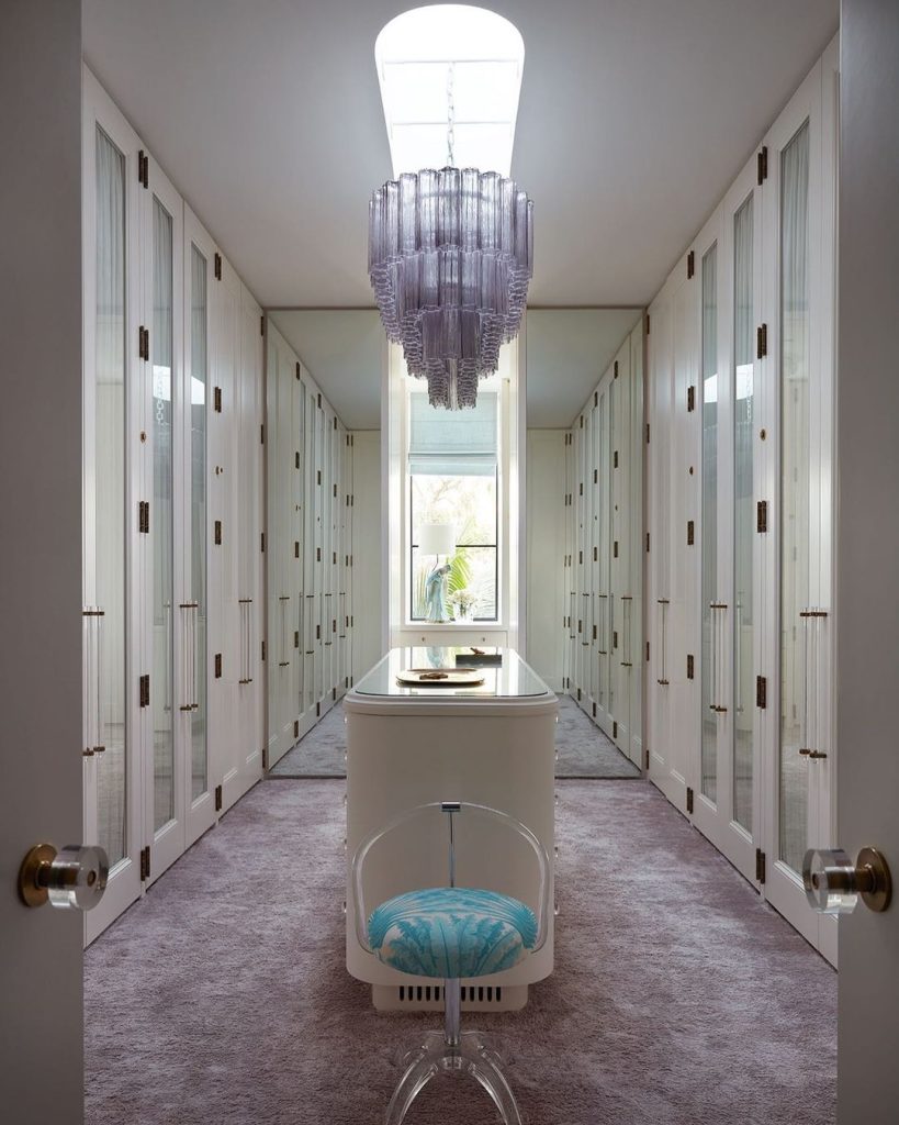 Chic retro walk-in closet Chic retro walk-in closet
