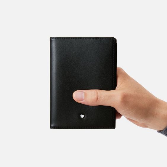 Top 15 Passport Holders to Carry in 2024 — photo 18 Top 15 Passport Holders to Carry in 2024 — photo 18