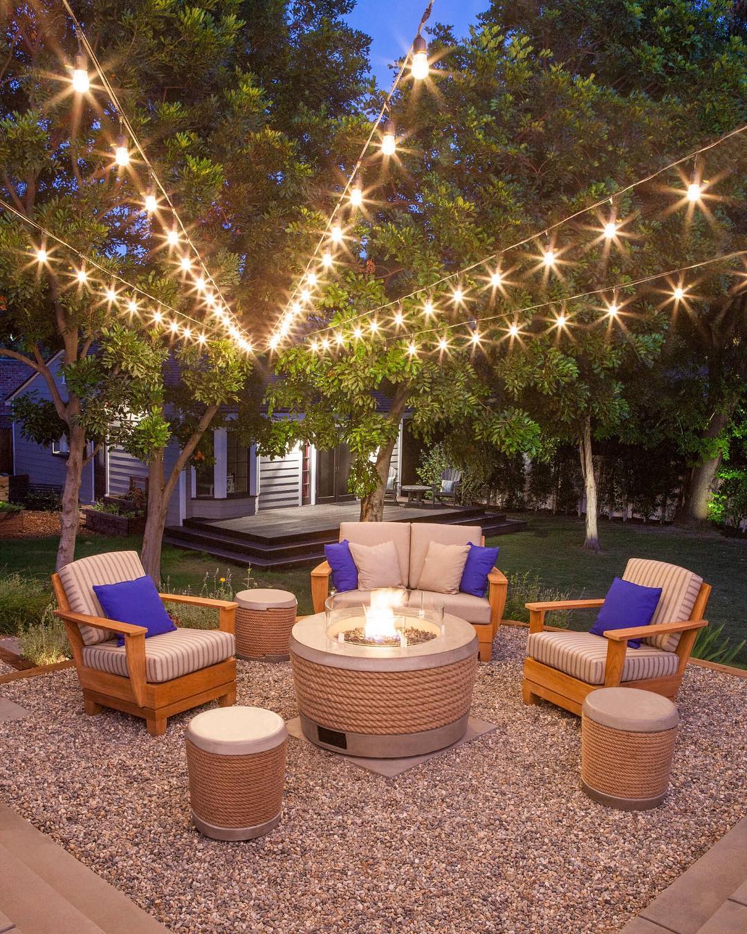 Modern backyards with outdoor fire place, Rattan furniture and Pergola Modern backyards with outdoor fire place, Rattan furniture and Pergola