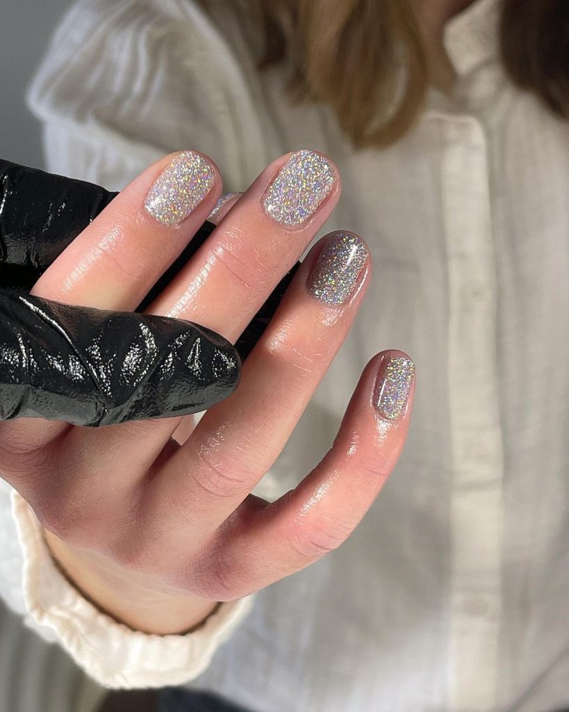 Short glitter nails Short glitter nails