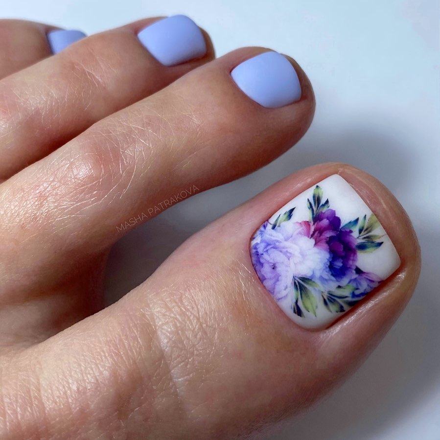 How to Paint DIY Flowers on Toes Quick and Easy - Infarrantly Creative