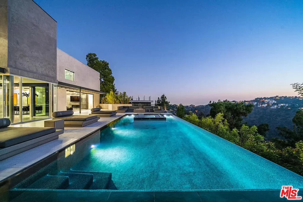 A big house with pool in 2393 Mount Olympus Dr, Los Angeles, CA 90046