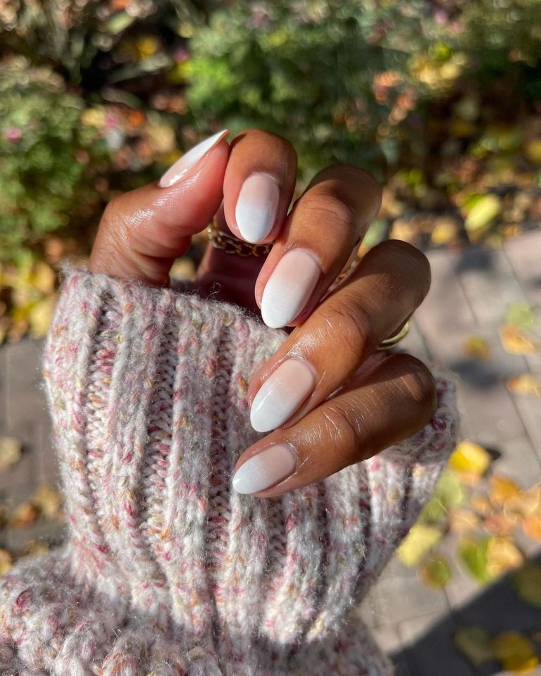 Spring Nail Colour Ideas - Photo by Lauren - @lolo.nailedit