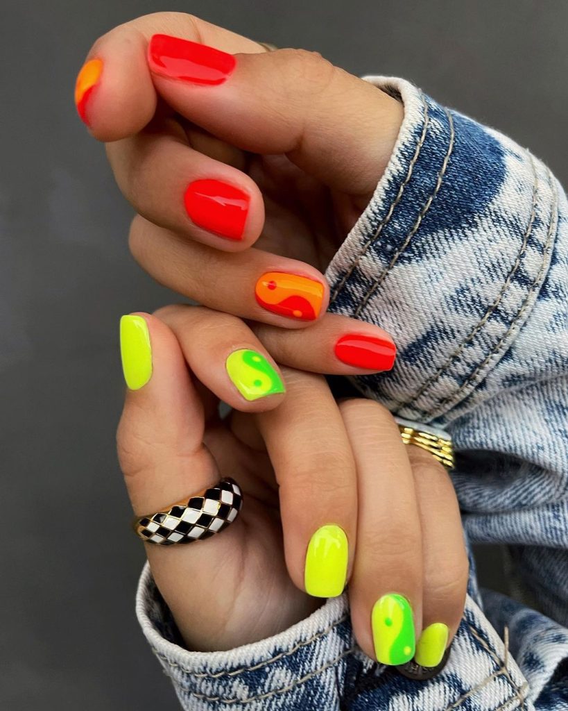 Neon nails for 2023