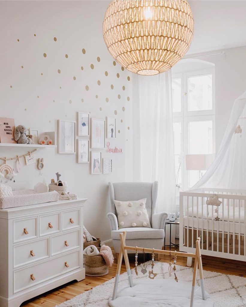 Girl nursery decor @floves_