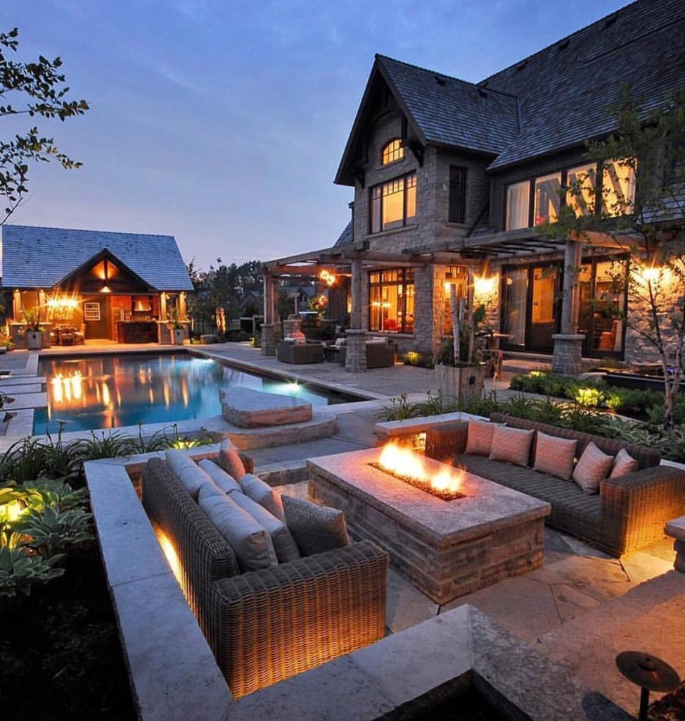 Luxury backyard fire pit