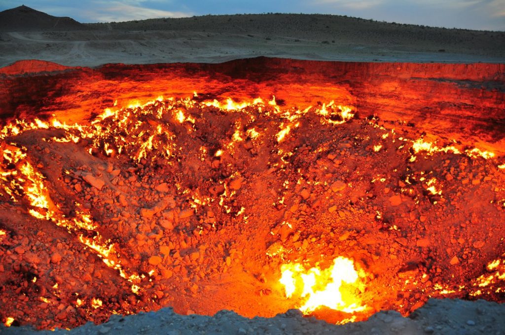 Natural Gas burning in Derweze Turkmenistan.jpg