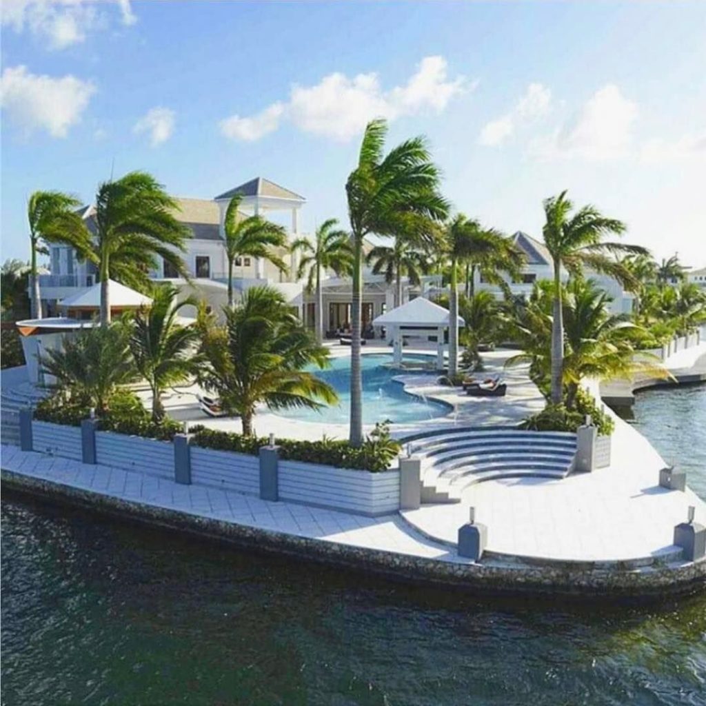 Seaside luxury mansion