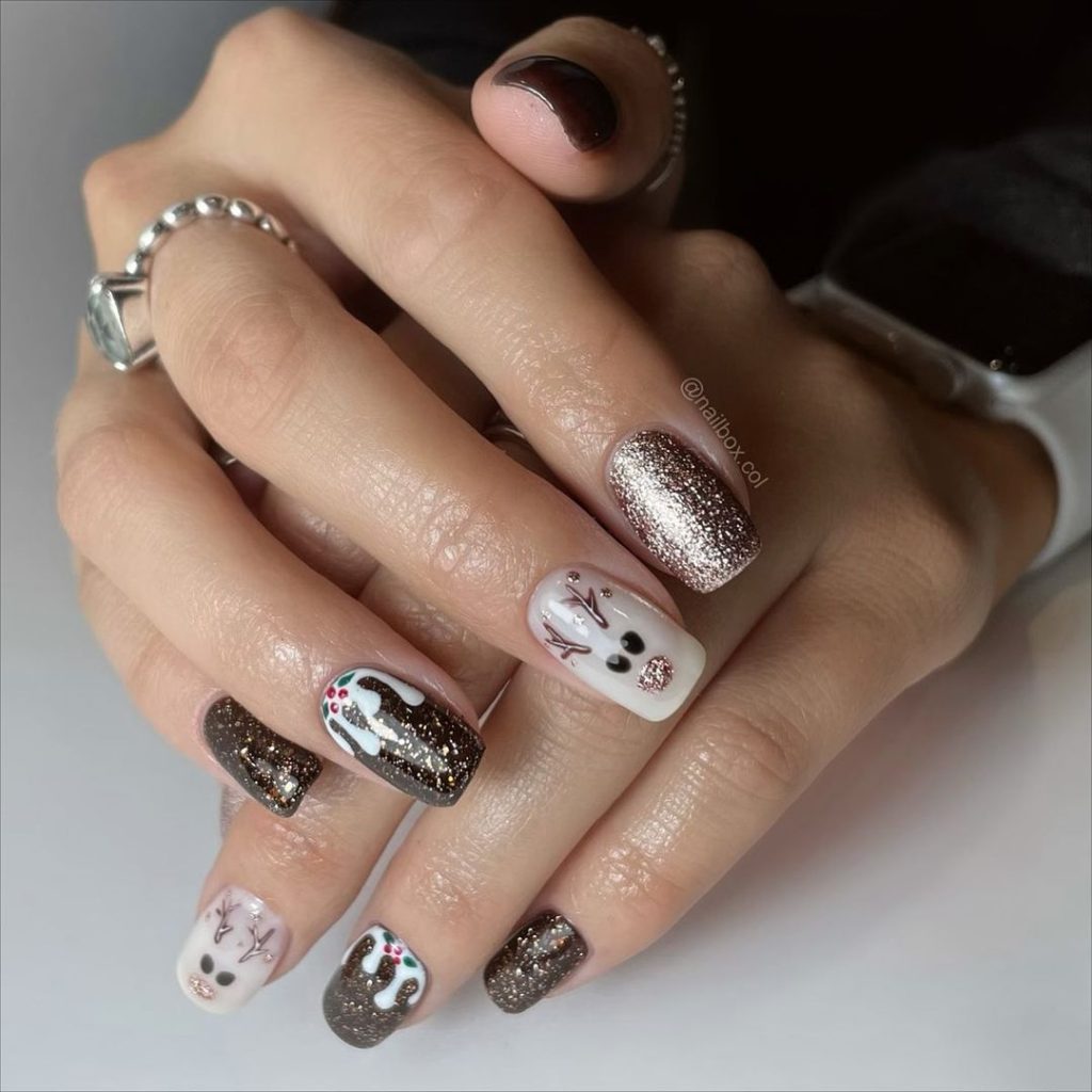 Cute Glitter Reindeer Nails