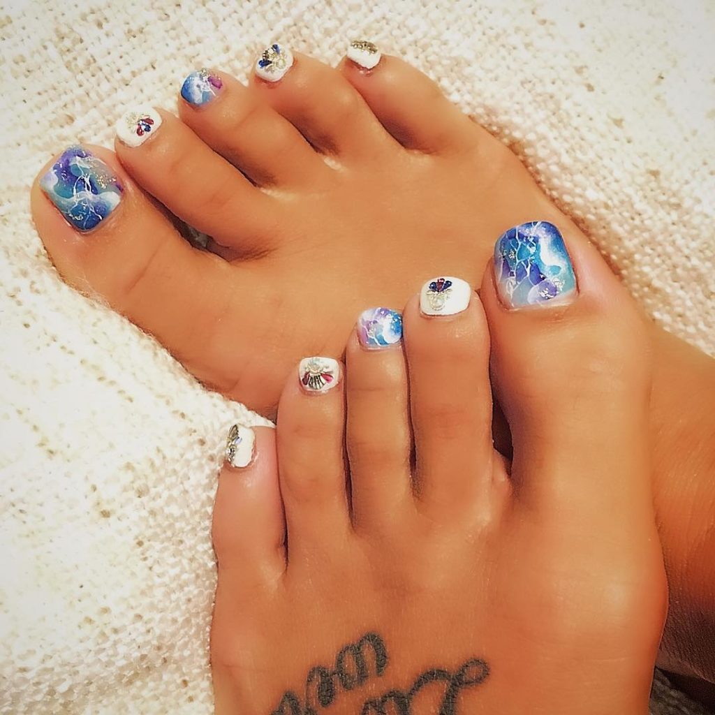 Summer toenails art design