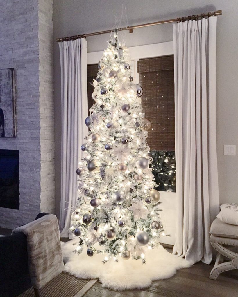 White Christmas tree decorations @zdesignathome